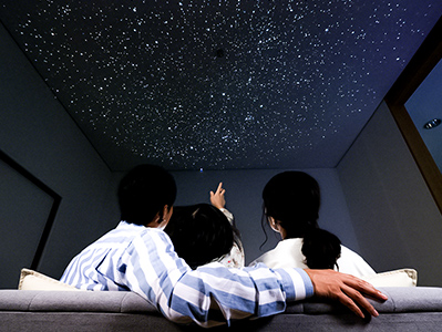 世界初光学式投影を採用 家庭用プラネタリウム Homestar｜セガトイズ